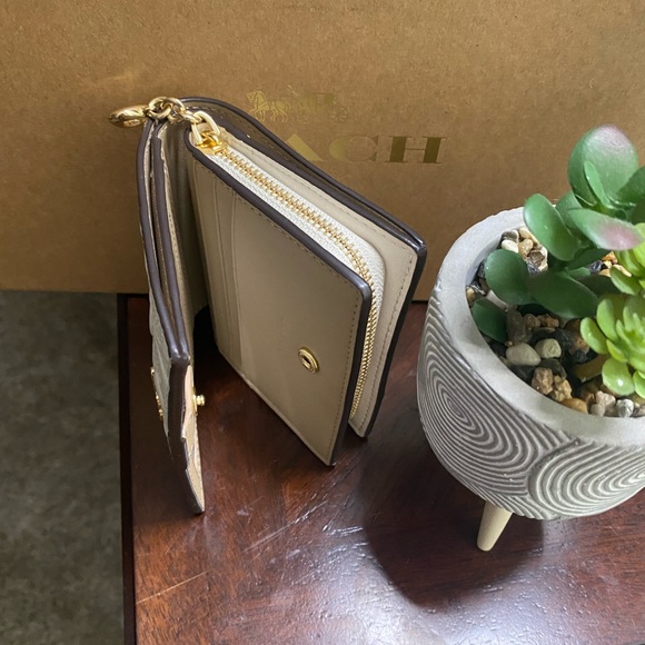 Coach Wallet - Picture 3 of 4